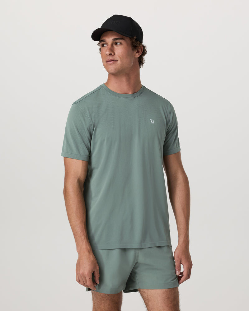 V1045MSH_FA25_M_ECOMM_TOPS_FRONT_3