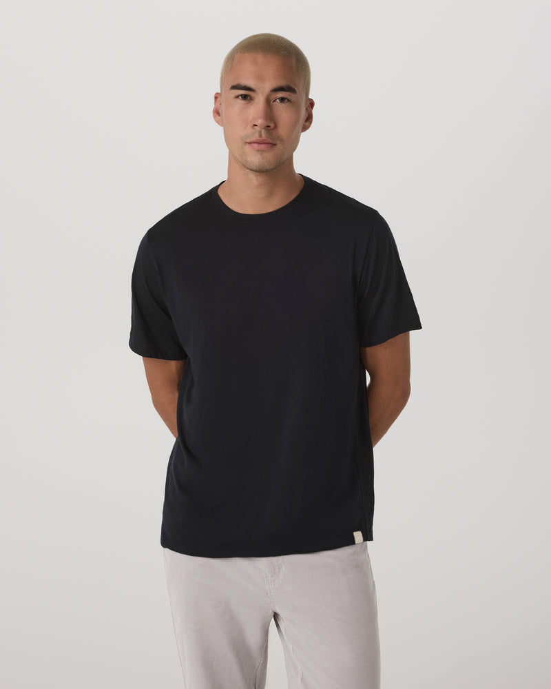 V1066BLK_FA25_M_TOPS_FRONT_2_bdd6ce9d-1a37-495d-8535-ff365b2bc447
