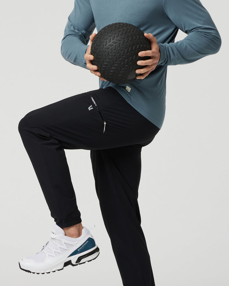 V483BLK_FA24_M_ECOMM_PANTS_DETAIL_8_31aa6810-eb4c-48e6-a4e6-463a938c6c68