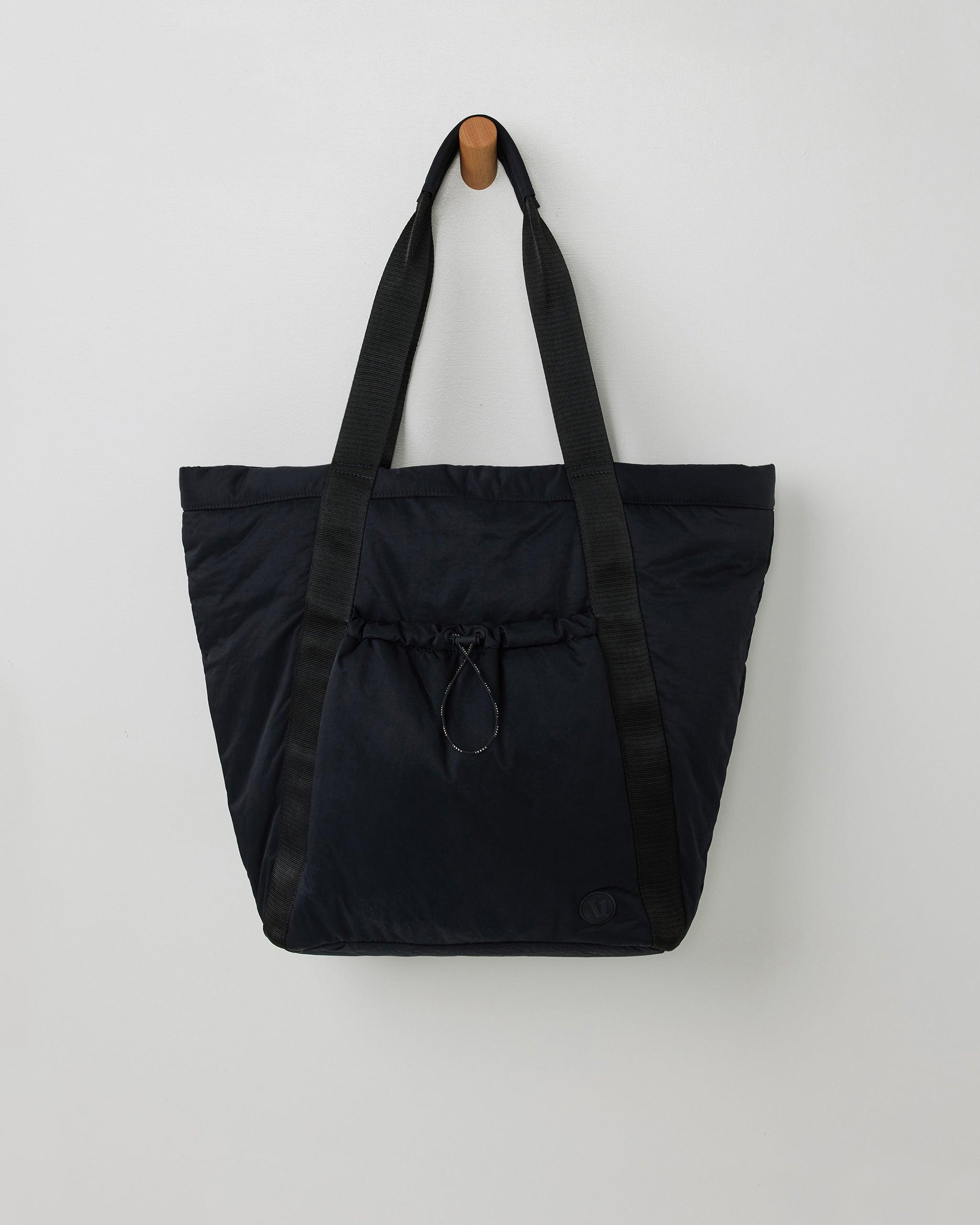 VW827BLK_FA24_UNISEX_ECOMM_bags_FLAT_LAY_12